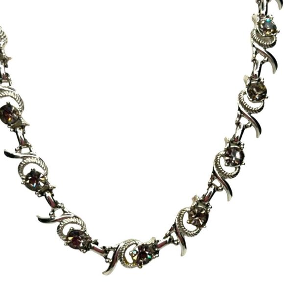 Vintage Sarah Coventry Cool Surrender Smokey Gray Silver Necklace - Picture 7 of 9
